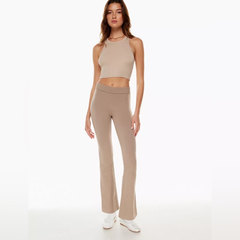 Aritzia Sunday Best Camden Leggings 🤎